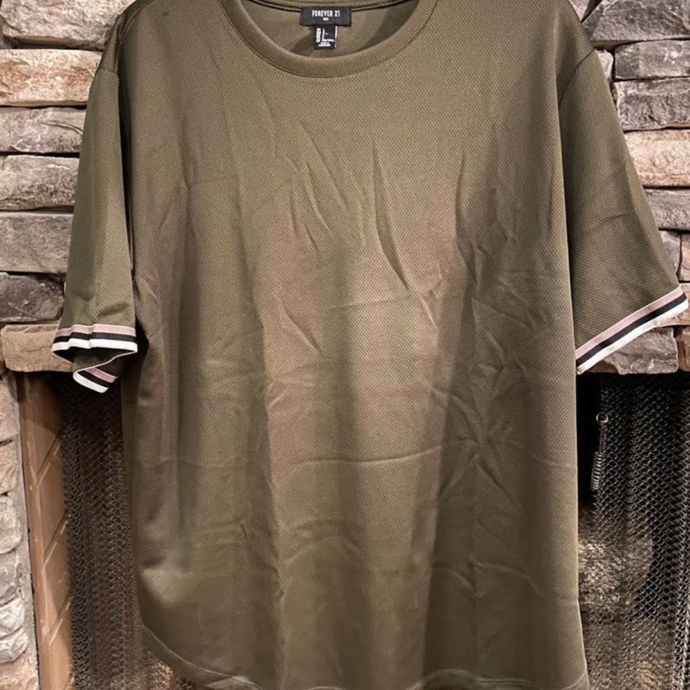 FOREVER 21 Men’s Short Sleeve Jersey Shirt, Olive color, LARGE